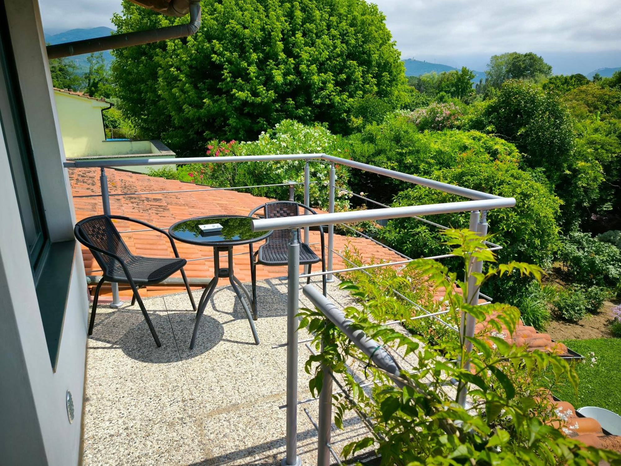 Versilia - Pietrasanta - Le Colmate Guesthouse Tonfano Exteriör bild