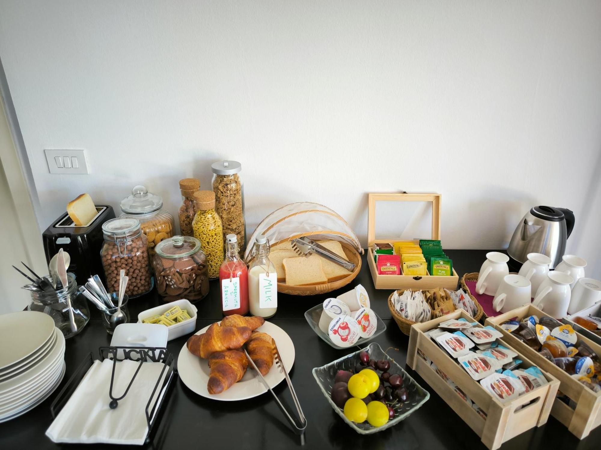 Versilia - Pietrasanta - Le Colmate Guesthouse Tonfano Exteriör bild