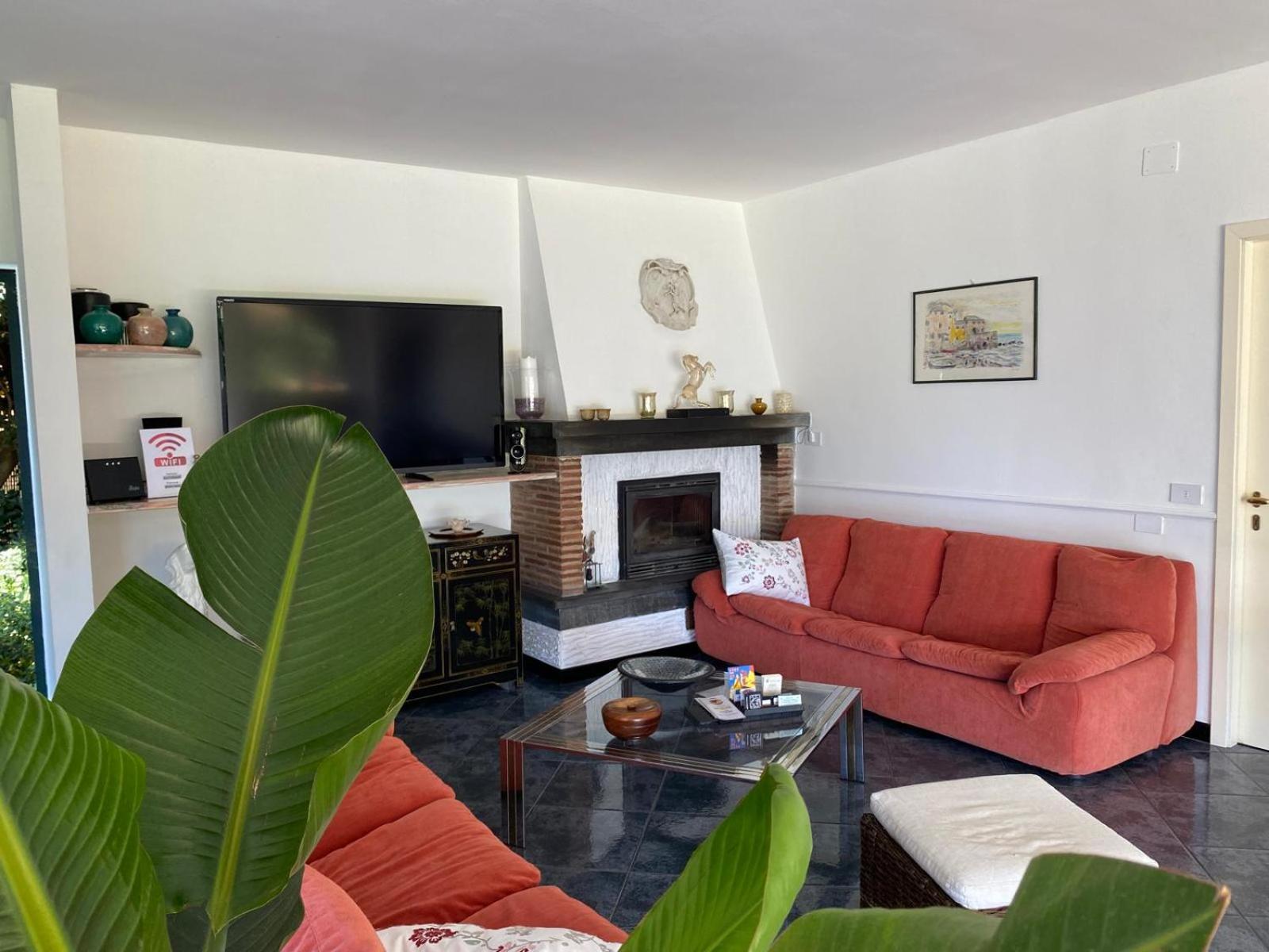Versilia - Pietrasanta - Le Colmate Guesthouse Tonfano Exteriör bild